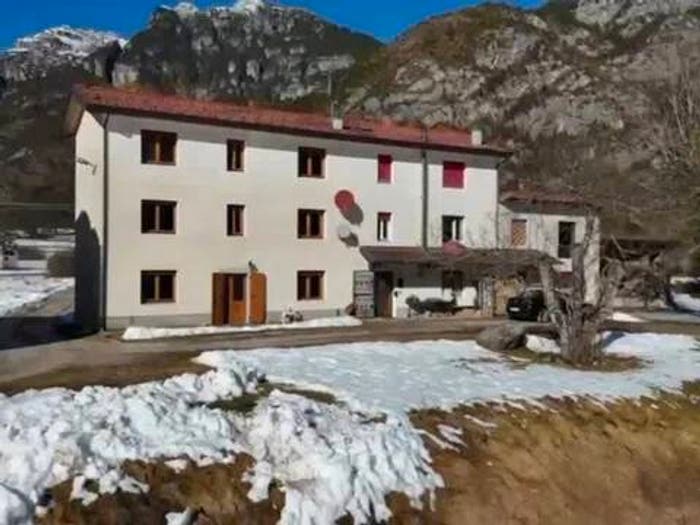 Casa con 6 locali in vendita in Via Pinedo, Claut