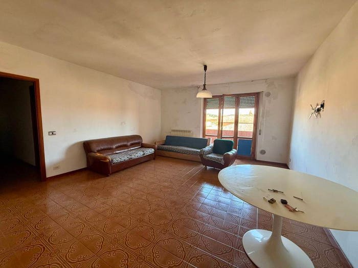 Appartamento con 5 locali in vendita in Piazza Antonio Gramsci, Centro, Buonconvento