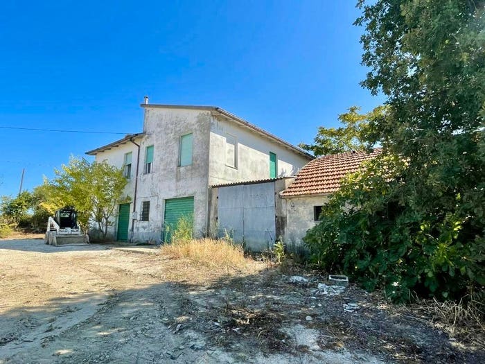 Casa con 5 locali in vendita in Agugliano