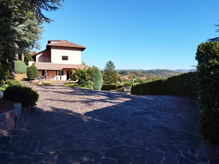 Casa quadrilocale in vendita in Via Giuseppe Mazzini, Viganò