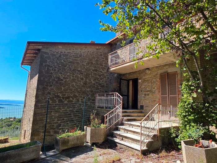 Casa con 6 locali in vendita in Passignano sul Trasimeno
