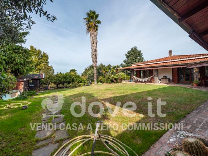 Casa con 6 locali in vendita in via Grotta dell'Olmo, Varcaturo, Giugliano in Campania