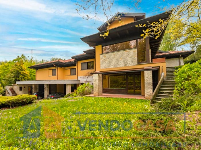 Casa con 6 locali in vendita in Via Sant'Anna, Centro, Bernezzo