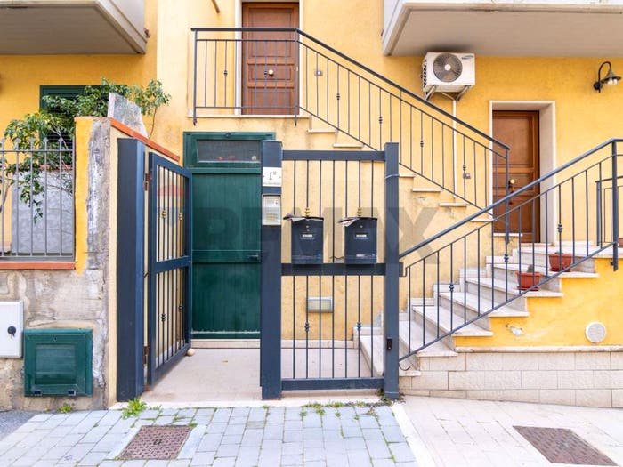 Casa con 6 locali in vendita in Via Carrubbazza, Lentini
