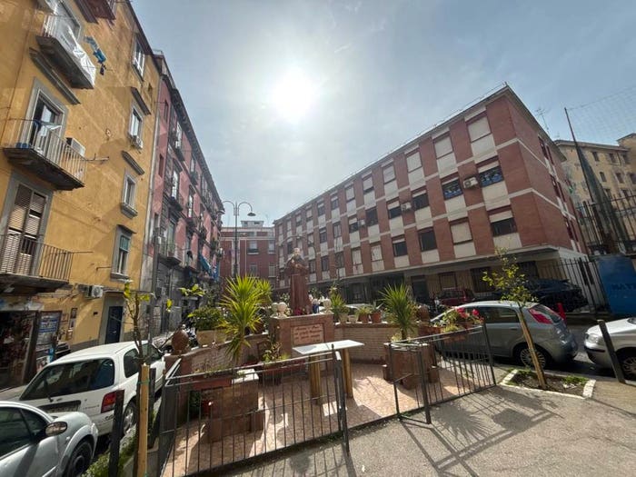 Appartamento trilocale in vendita in Piazzetta San Gennaro a Materdei, Stella Materdei, Napoli