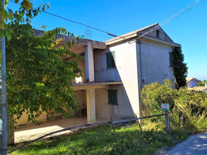 Casa con 6 locali in vendita in Collegrilli, Atessa