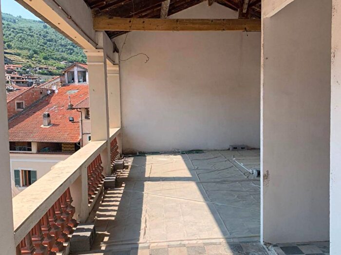 Appartamento con 5 locali in vendita in Piazza P G Mauro, Dolceacqua