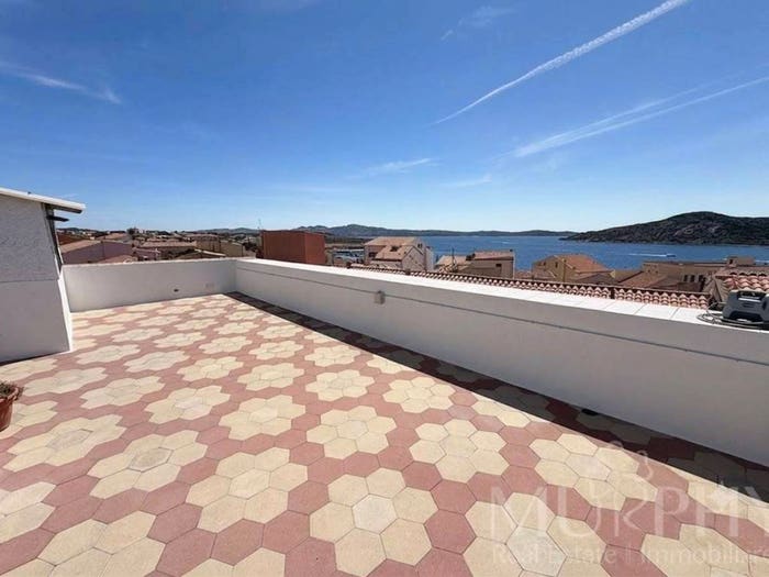 Casa quadrilocale in vendita in Via Regina Margherita, La Maddalena