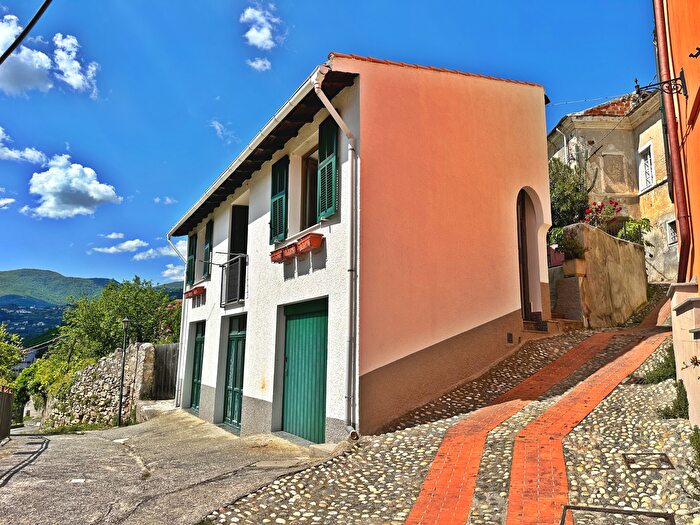 Casa trilocale in vendita in Via Poggio, Tovo San Giacomo