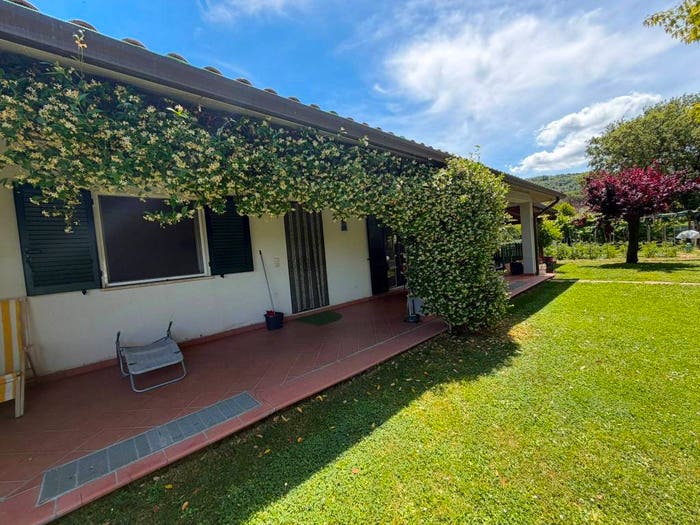 Casa con 6 locali in vendita in Strada Anselmo Cesaroni, Magione
