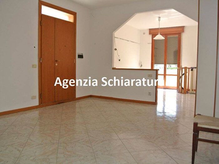 Appartamento con 5 locali in vendita in Centro, Montelabbate