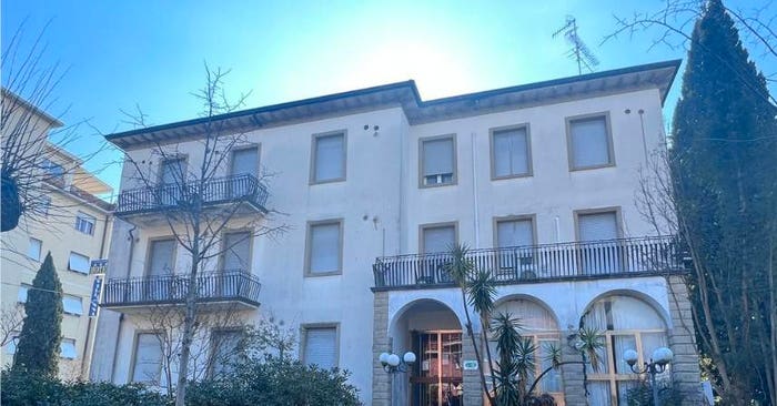 Casa con 6 locali in vendita in Viale Carlo Rosselli, MontecatiniTerme