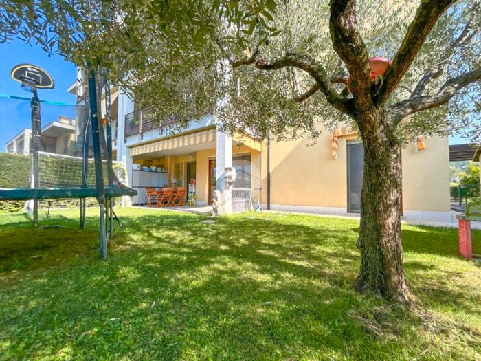 Appartamento quadrilocale in vendita in Via europa unita, Bardolino