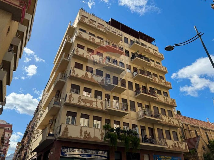 Casa con 6 locali in vendita in Via Mariano Stabile, Roma Cavour, Palermo