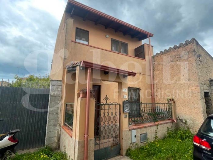 Casa quadrilocale in vendita in Via Mazzini, Centro, Terralba