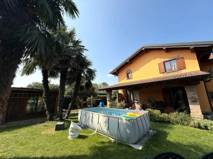 Casa quadrilocale in vendita in Stezzano