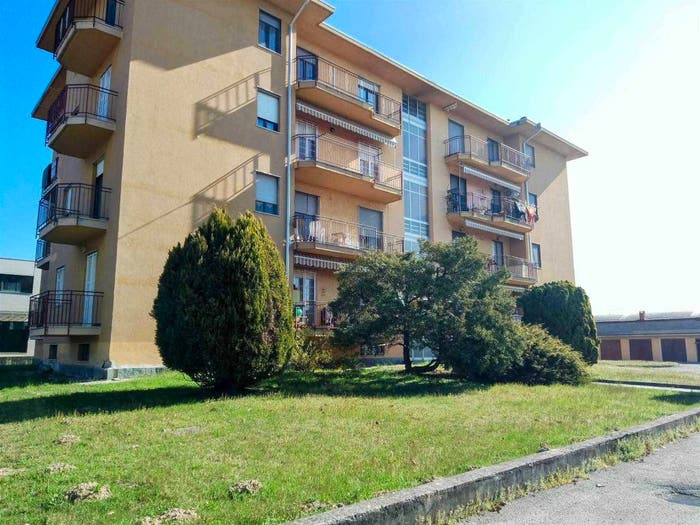 Appartamento con 5 locali in vendita in Via Giugno, Zona Industriale, Masserano