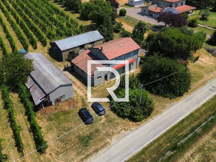 Casa con 6 locali in vendita in Via Schiova, Pievequinta, Forlì
