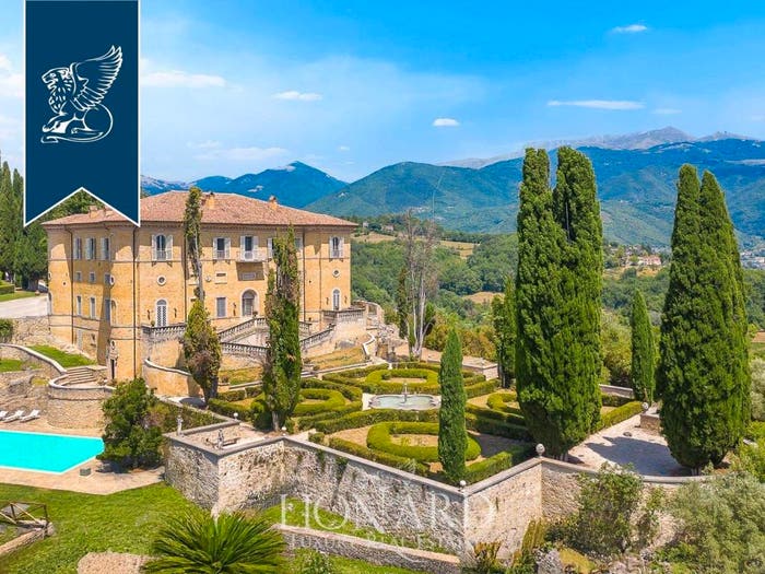 Casa con 6 locali in vendita in Rieti