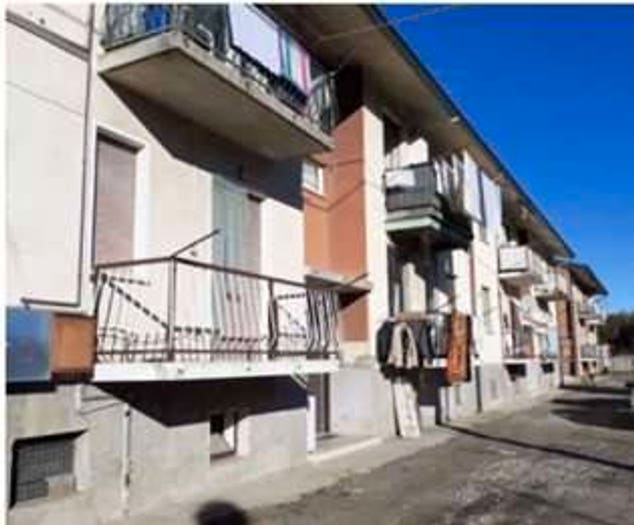 Appartamento trilocale in vendita in Via Milano, Angera