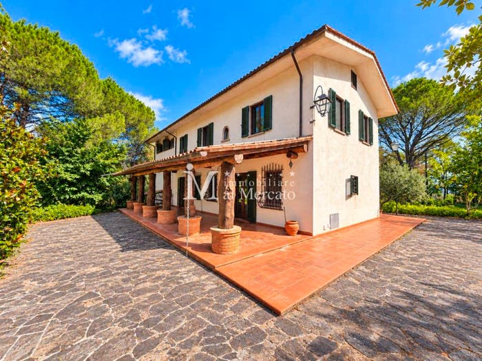 Casa con 6 locali in vendita in Via S Piero, Montecarlo