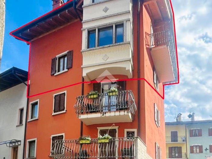 Appartamento con 6 locali in vendita in Piazza Guglielmo Marconi, Molveno