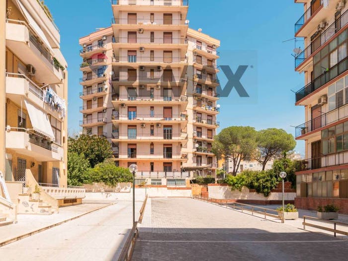 Appartamento con 6 locali in vendita in Via Vitaliano Brancati, Vulcania Sanzio, Catania