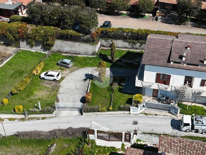 Casa con 6 locali in vendita in Villa singola via caduti di via fani, Poggio Picenze