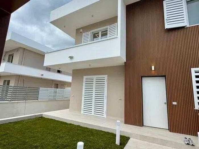 Casa con 5 locali in vendita in Via Arco Sant'Antonio No Number, Parete