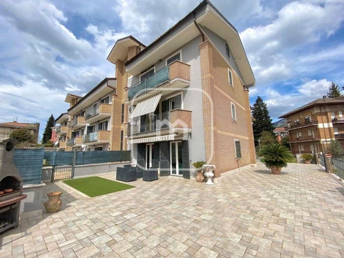 Appartamento quadrilocale in vendita in Viale Pio XII, Centro, Cave