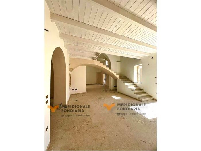 Casa con 6 locali in vendita in Via Guglielmo Marconi, Martano