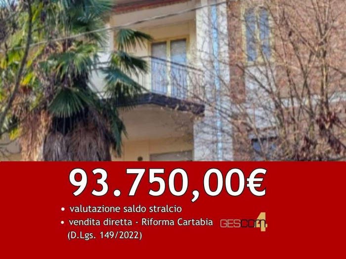 Appartamento con 6 locali in vendita in Via Enrico Bernardi, Santissima Trinità, Padova