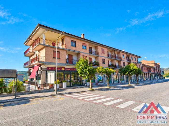 Appartamento quadrilocale in vendita in Via Roma, Castelliri