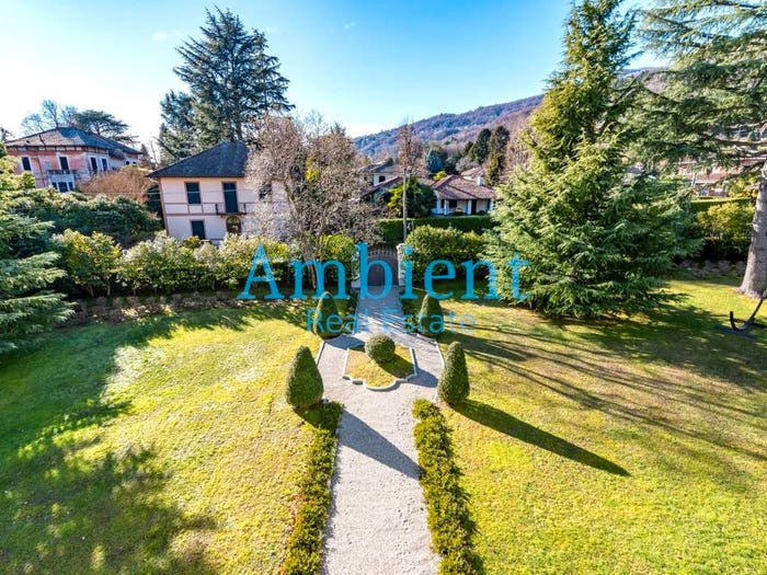 Casa con 6 locali in vendita in Viale Vittorio Veneto, Centro, Lesa