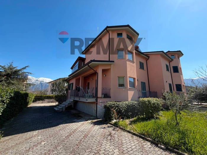Casa con 6 locali in vendita in VIA CAVATE, Pettorano sul Gizio