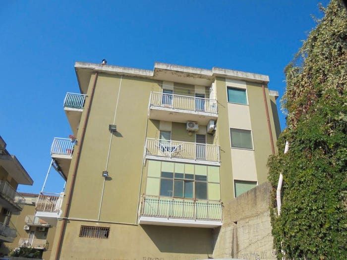 Appartamento con 6 locali in vendita in Via Crotone Vico, Catanzaro Lido, Catanzaro