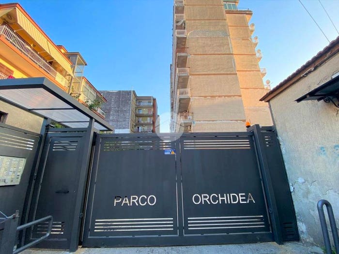 Appartamento con 5 locali in vendita in Via san donato, Pianura, Napoli