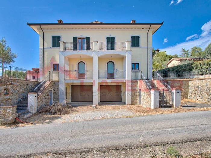 Casa con 6 locali in vendita in Castiglion Fiorentino