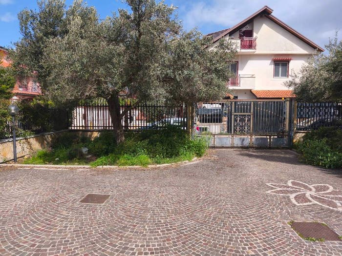 Casa con 6 locali in vendita in Via Vicinale Masseria Vecchia, Licola Paese, Giugliano in Campania
