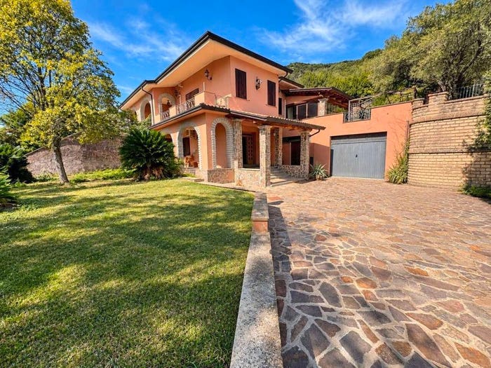 Casa con 6 locali in vendita in via degli ulivi, Sant'Oreste