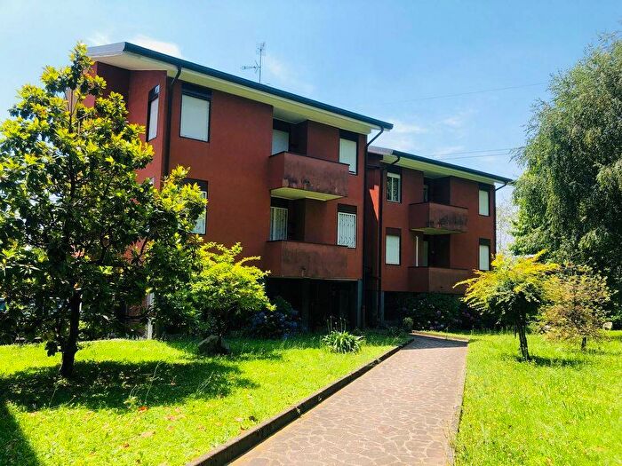 Appartamento quadrilocale in vendita in Via delle Betulle, Centro, Barzanò