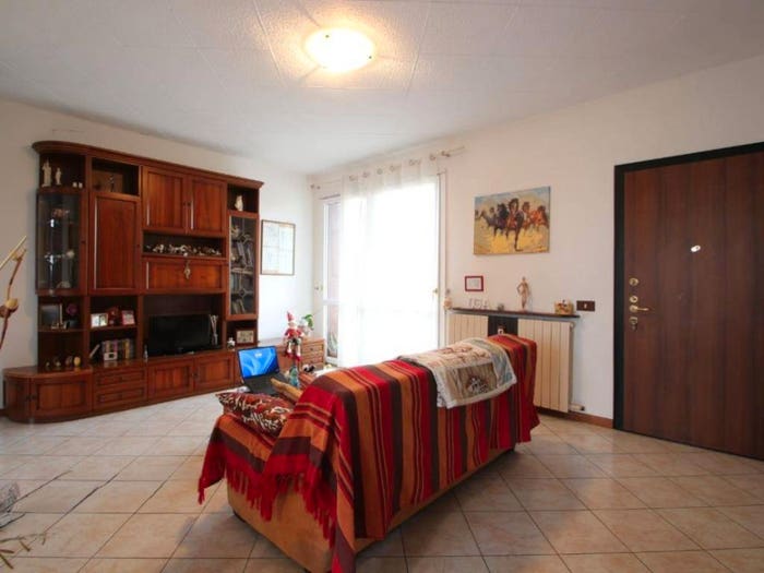 Appartamento trilocale in vendita in Via Fratelli Signorelli, Centro, Garbagnate Milanese