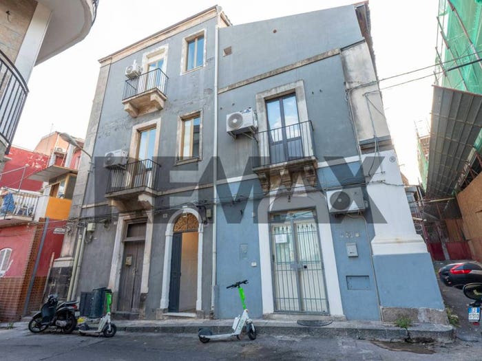 Appartamento con 6 locali in vendita in Via Ospedale Vecchio, Centro Storico, Catania