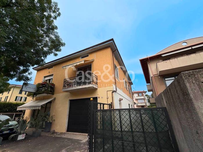 Appartamento con 6 locali in vendita in Via novembre, Piazza, Gussago
