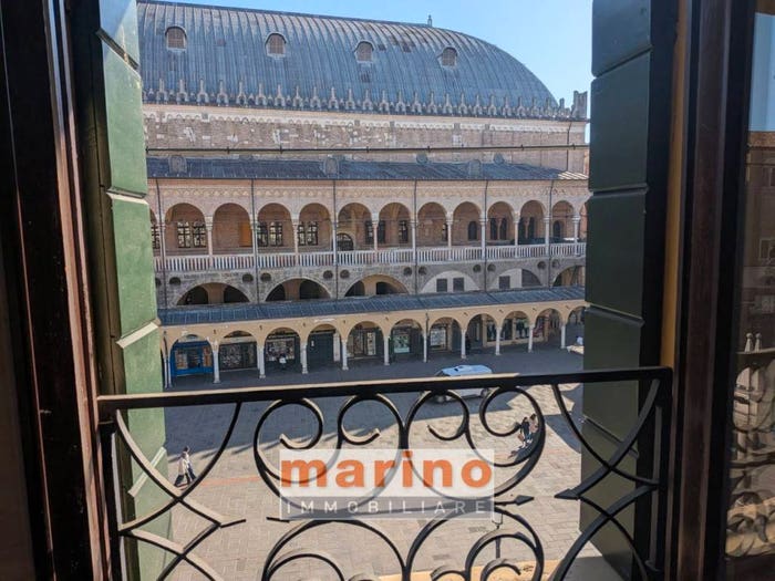 Appartamento con 5 locali in vendita in Piazza dei Frutti, Piazze Duomo, Padova