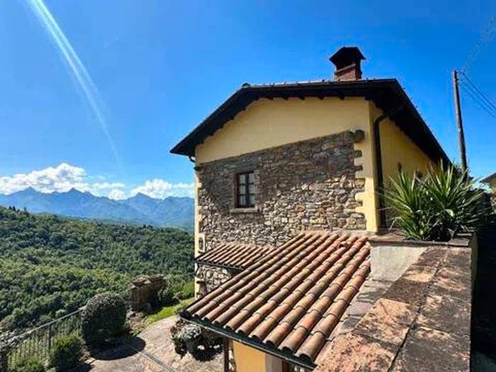 Casa con 6 locali in vendita in Piazza Alcide De Gasperi, Centro, Fivizzano