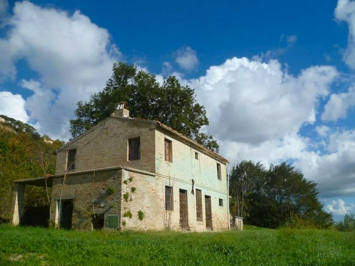 Casa con 5 locali in vendita in Monterubbiano