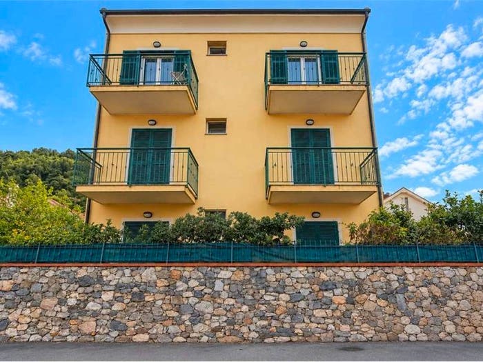 Appartamento trilocale in vendita in Centro, Toirano