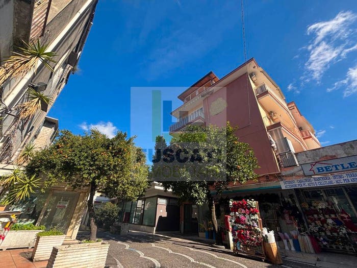 Appartamento trilocale in vendita in Corso Secondigliano, Secondigliano, Napoli
