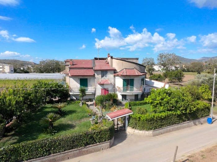Appartamento quadrilocale in vendita in Via Lucio Pompeo Felicissimo, Santa Maria a Vico